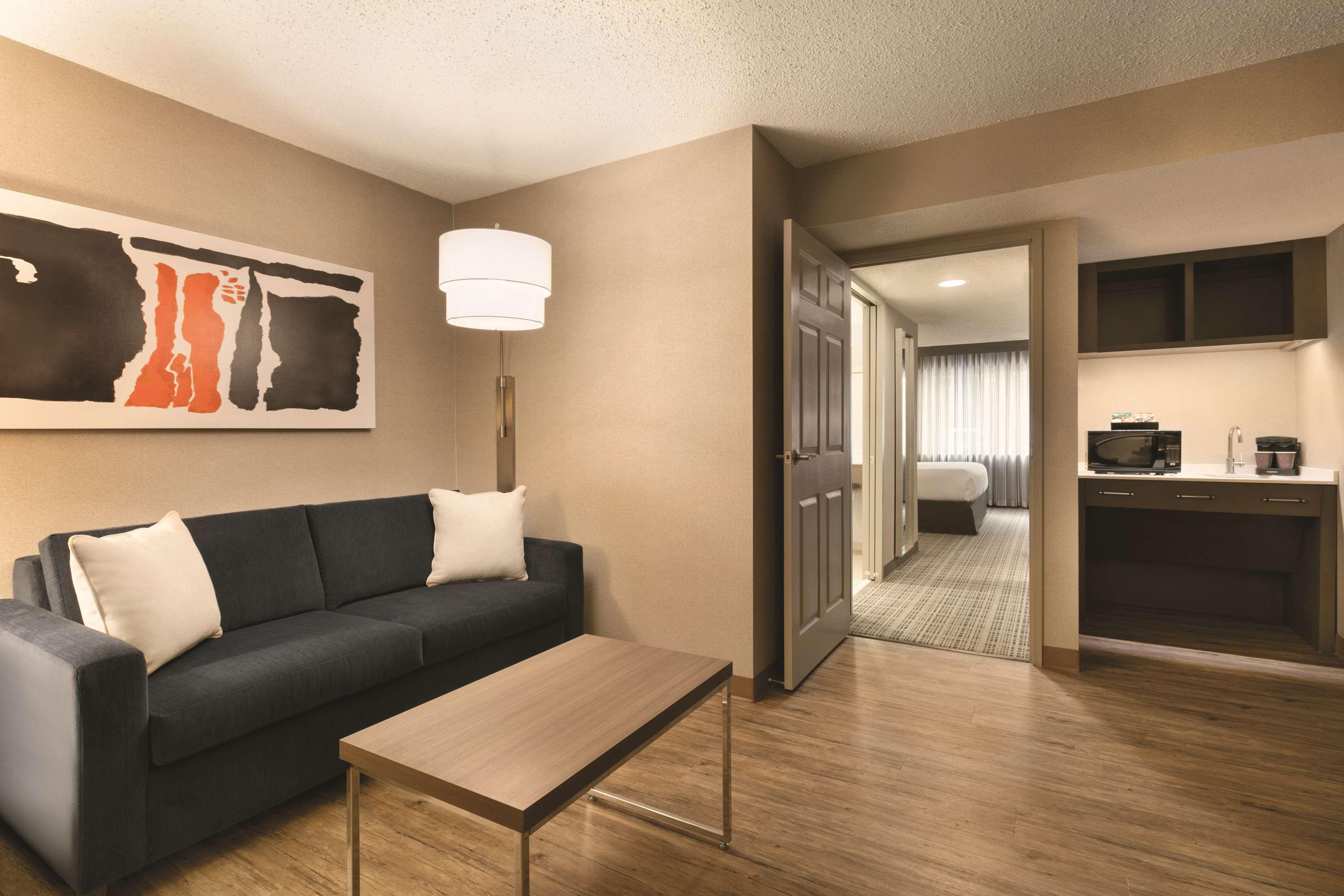 Embassy Suites By Hilton Richmond Dumbarton Ngoại thất bức ảnh