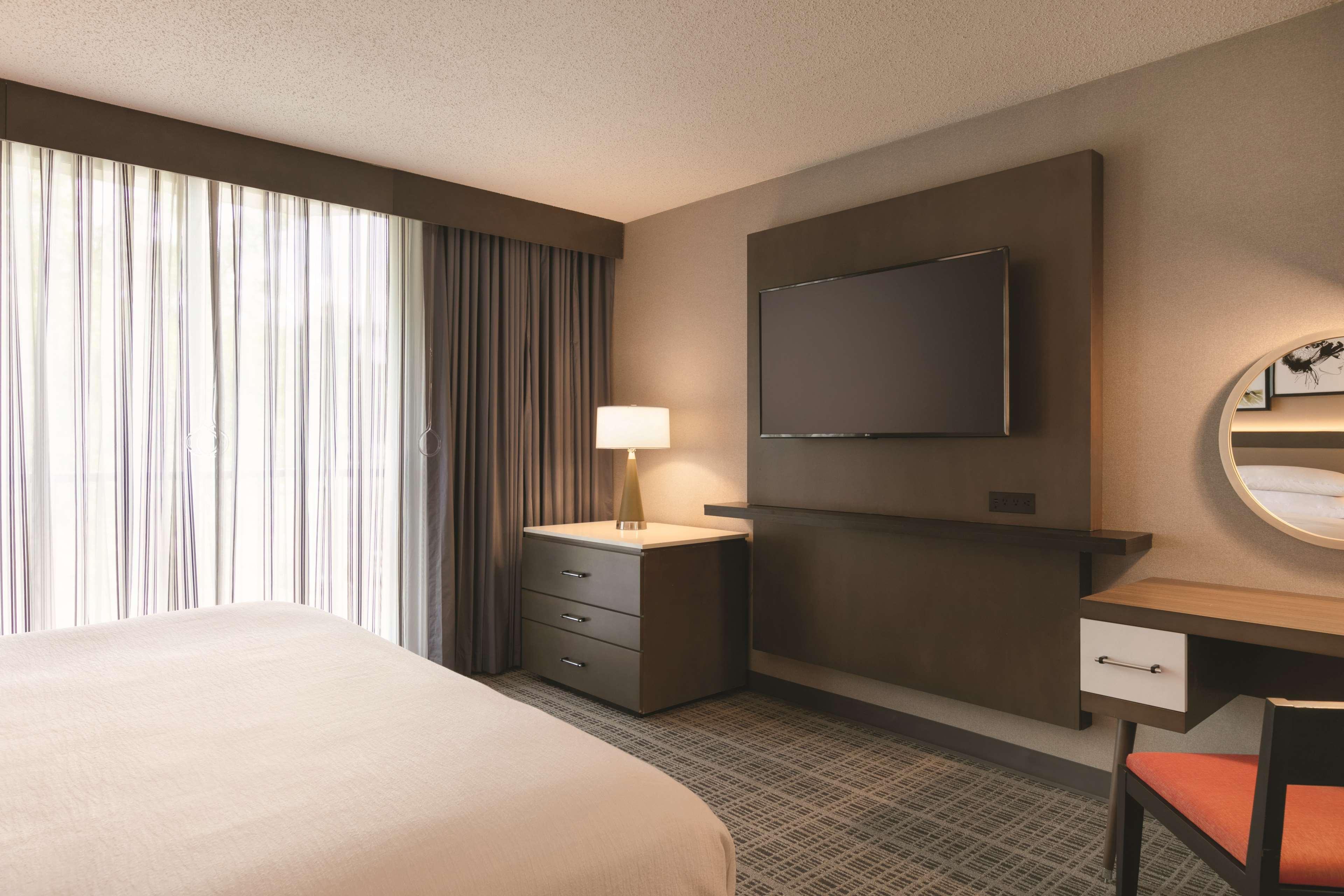 Embassy Suites By Hilton Richmond Dumbarton Ngoại thất bức ảnh