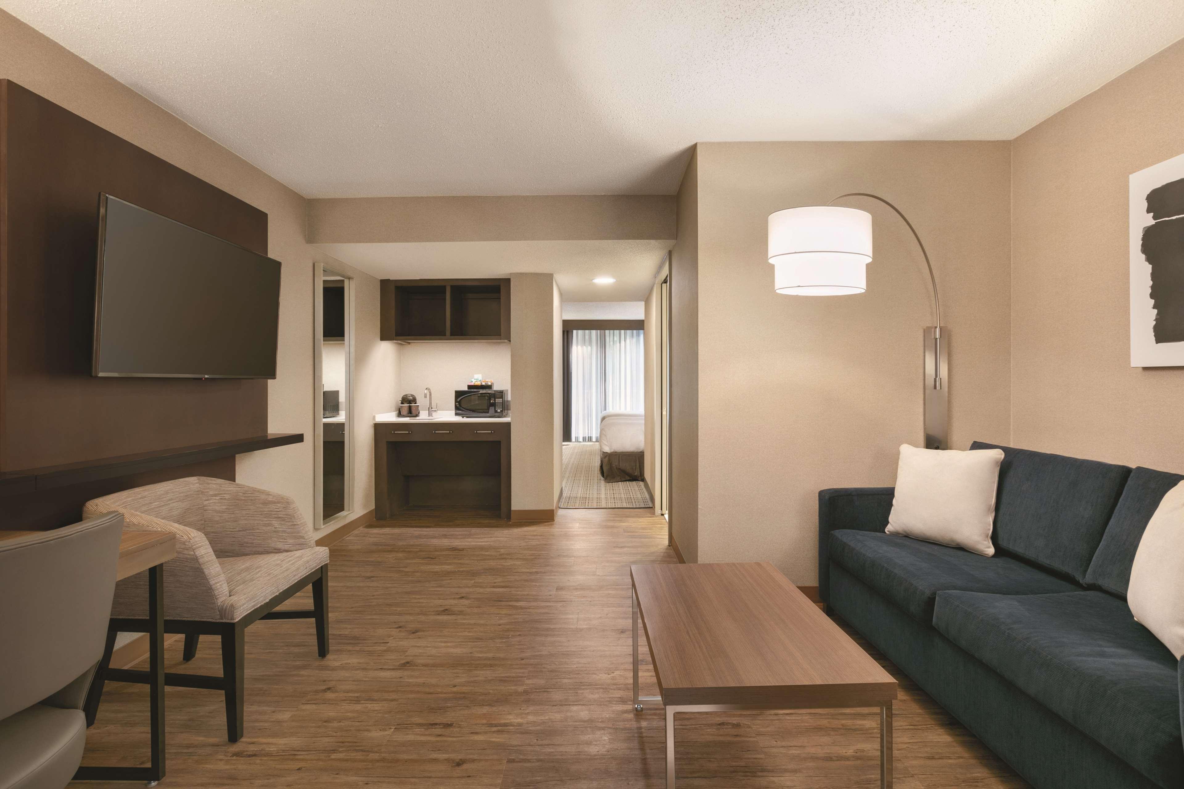 Embassy Suites By Hilton Richmond Dumbarton Ngoại thất bức ảnh